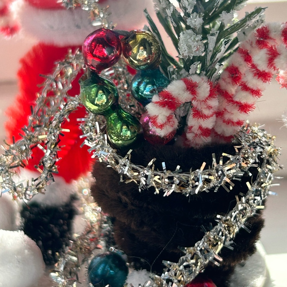 Festive vintage repurposed Santa Holiday Decoration - Picture 5 of 6